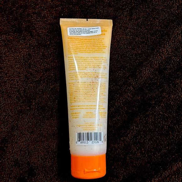Best scrub for face. VITAMIN C, TUMERIC gives a flawless skin. - Picture 2 of 2